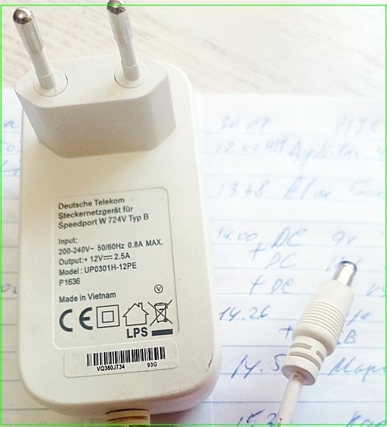 12V 2.5А зарядний пристрій з штекер розмір 5.5мм-2.1мм 12V2i5A фото