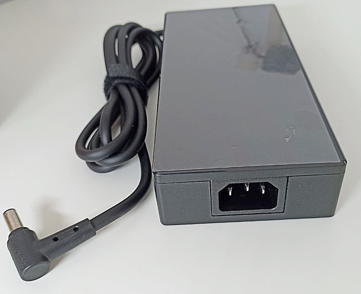 Блок питания для ноутбука Asus ROG Strix G15 G513QM G17 G713QM G713QR ROG Strix SCAR 15 G533 17, ADP-240EB 20V 12A 240W, разъем 6.0x3.7mm ADP-240EB-B фото