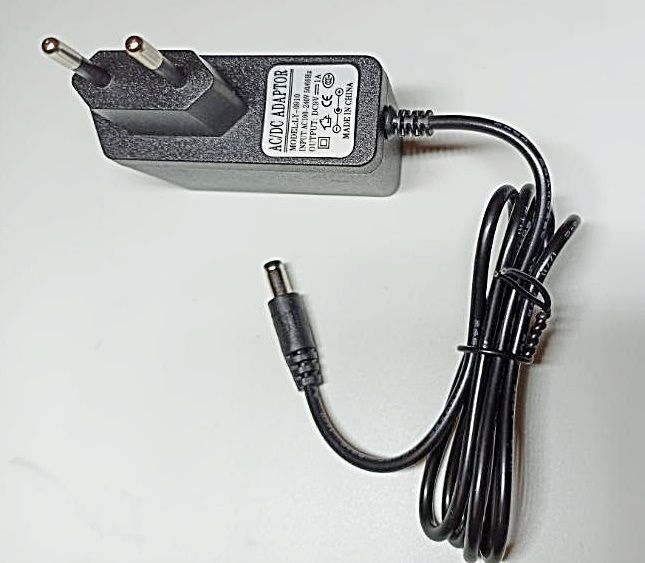 Блок живлення 9V 1a з вилкою 3.5х1.35 мм 9V1A-35135 фото